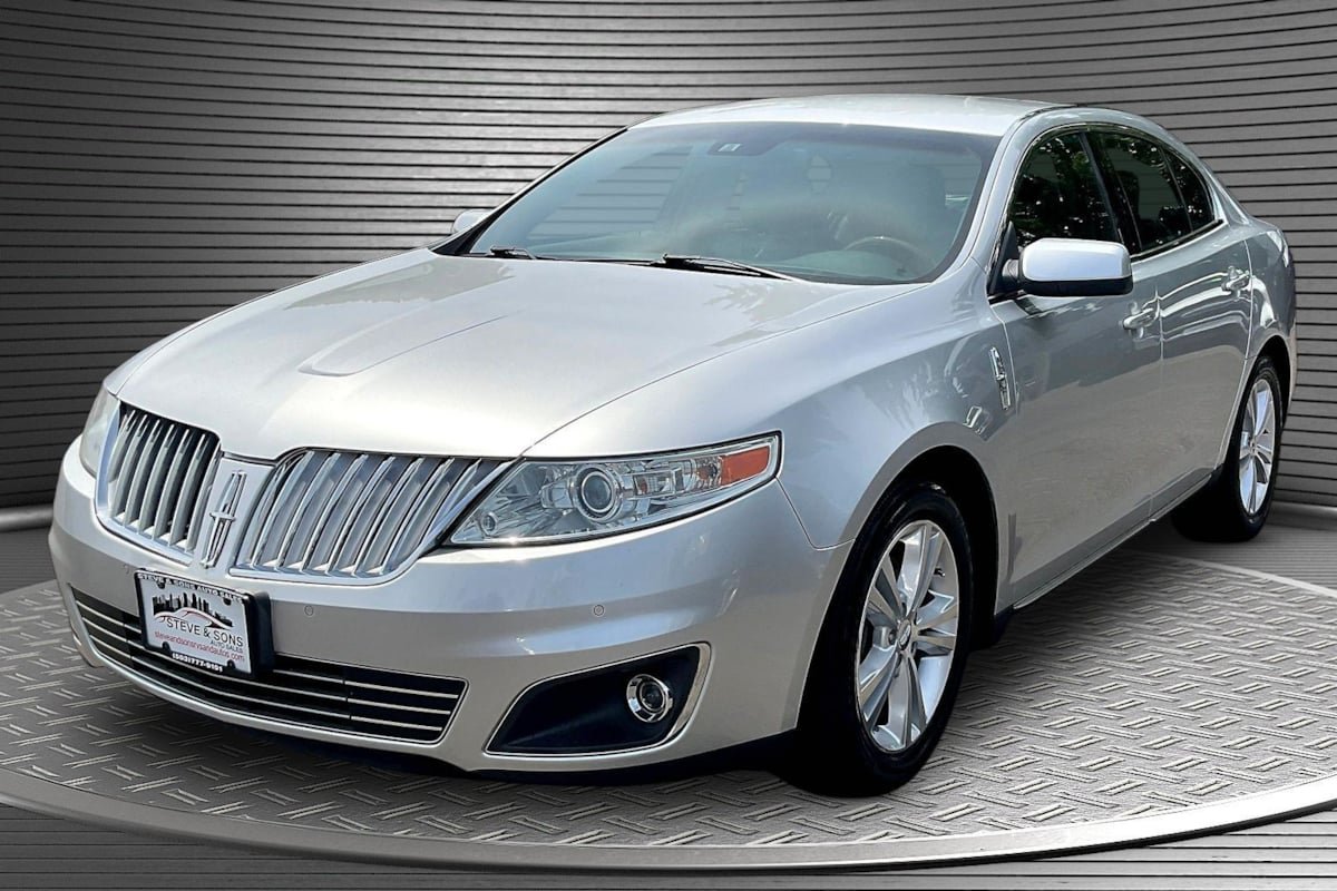 Used 2010 Lincoln MKS FWD image 3