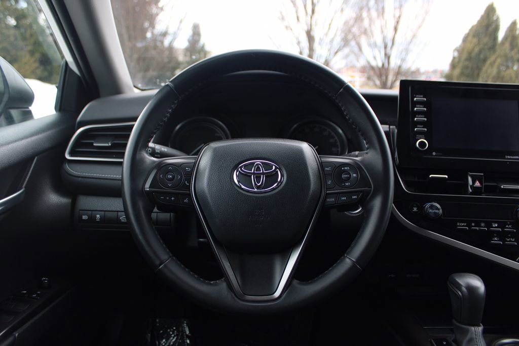Used 2022 Toyota Camry SE image 16