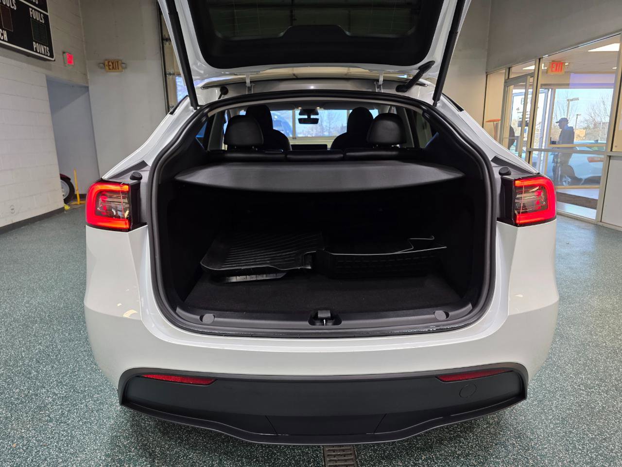 Used 2023 Tesla Model Y Long Range image 21