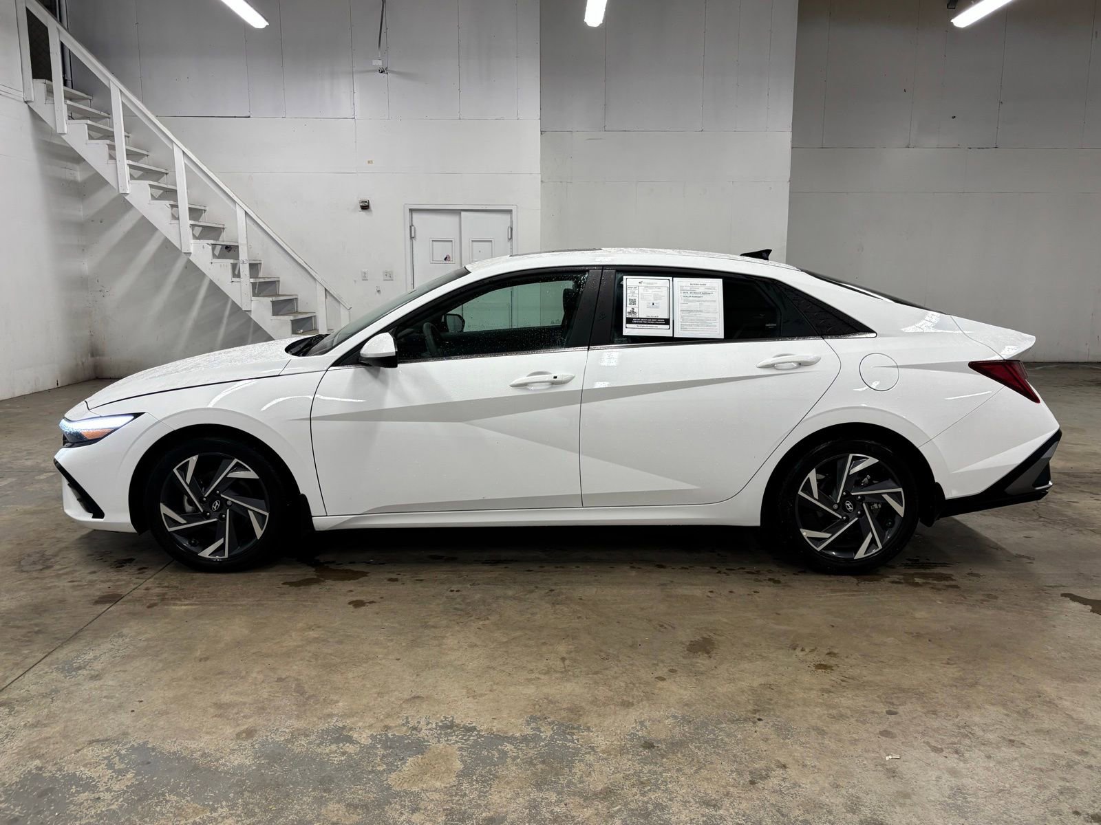 Certified 2024 Hyundai Elantra SEL w/ Convenience Package FWD image 4