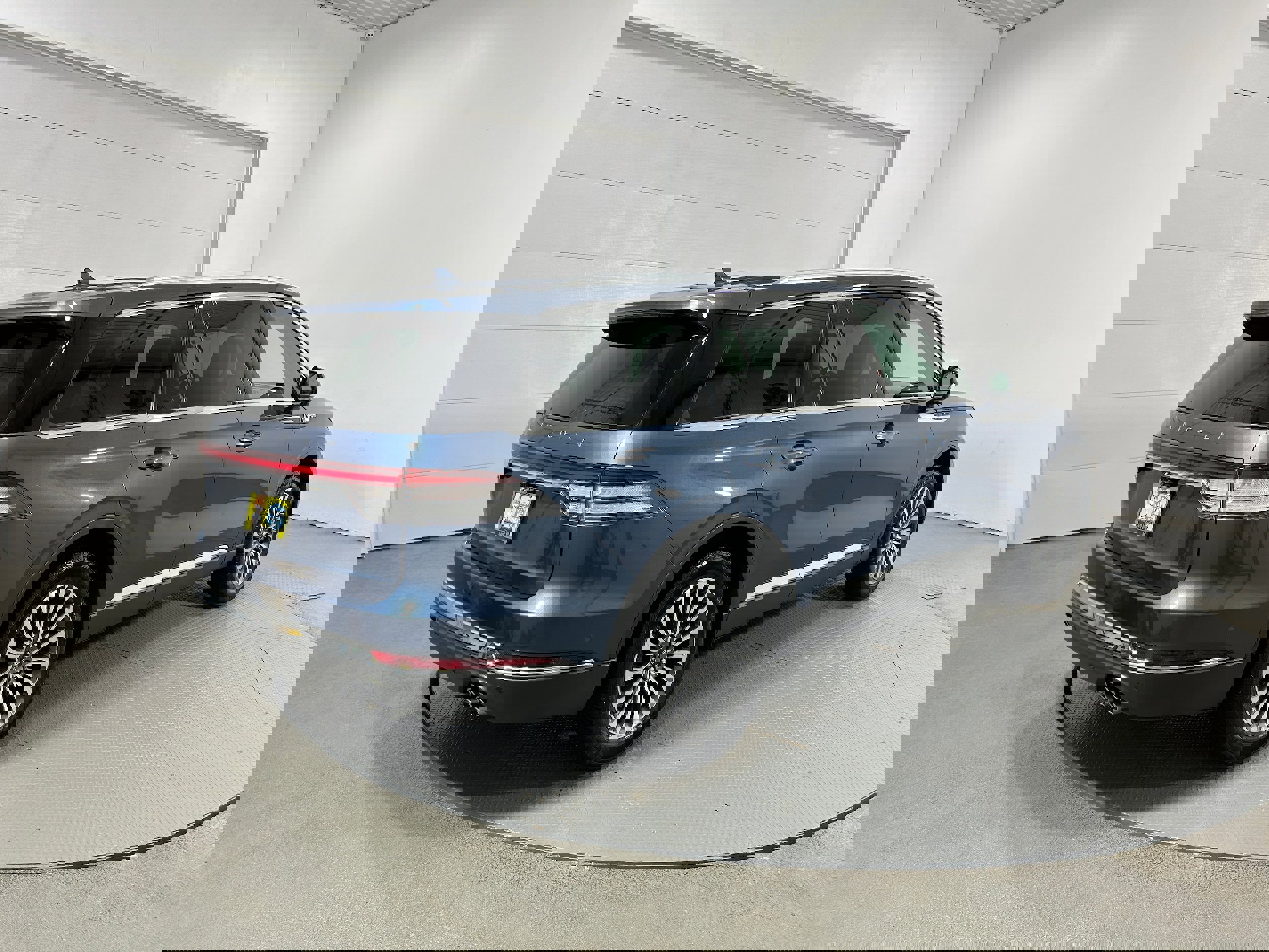 Used 2020 Lincoln Aviator Reserve w/ Equipment Group 201A image 38