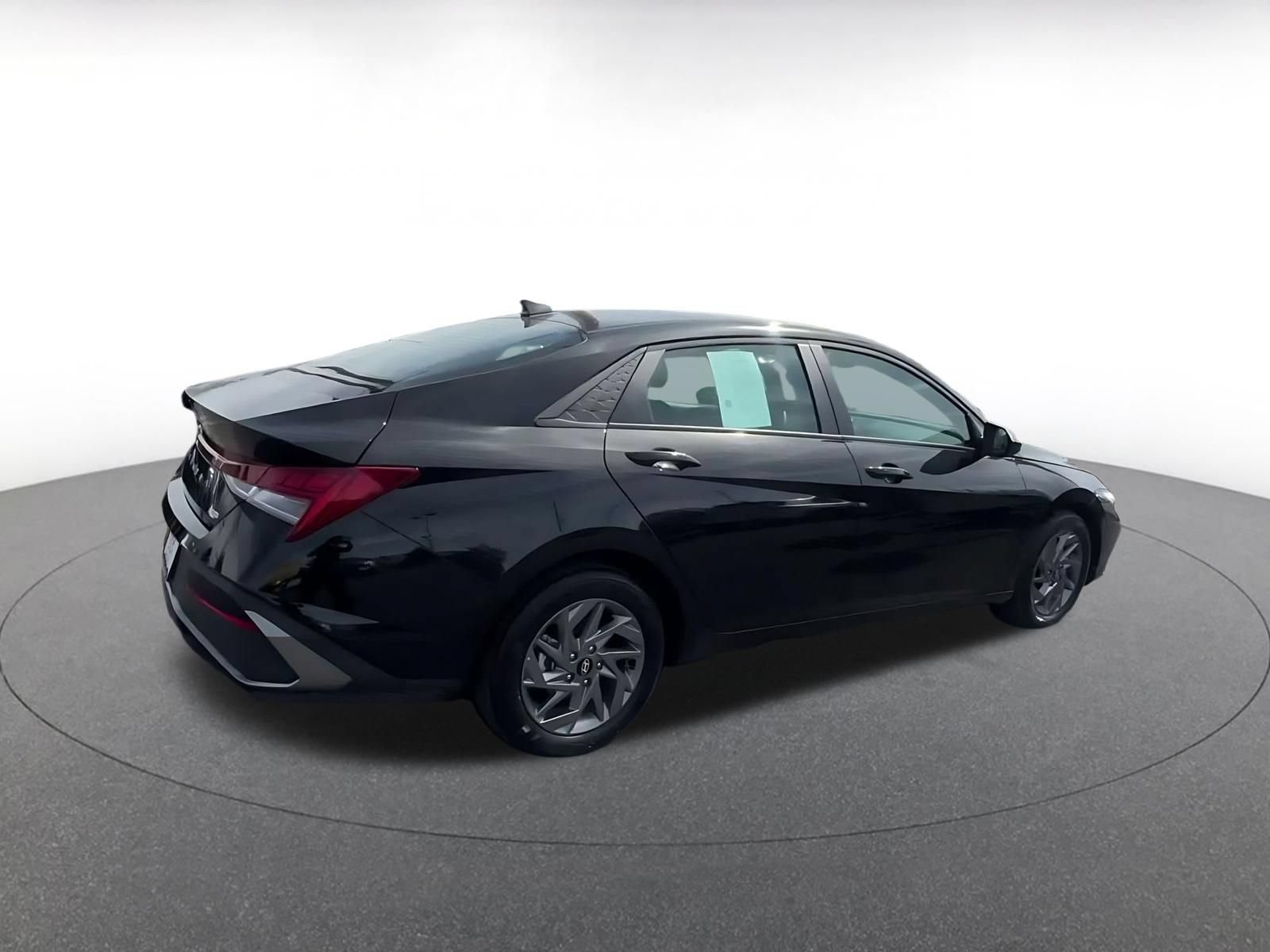 Used 2026 Hyundai Elantra Hybrid FWD image 11