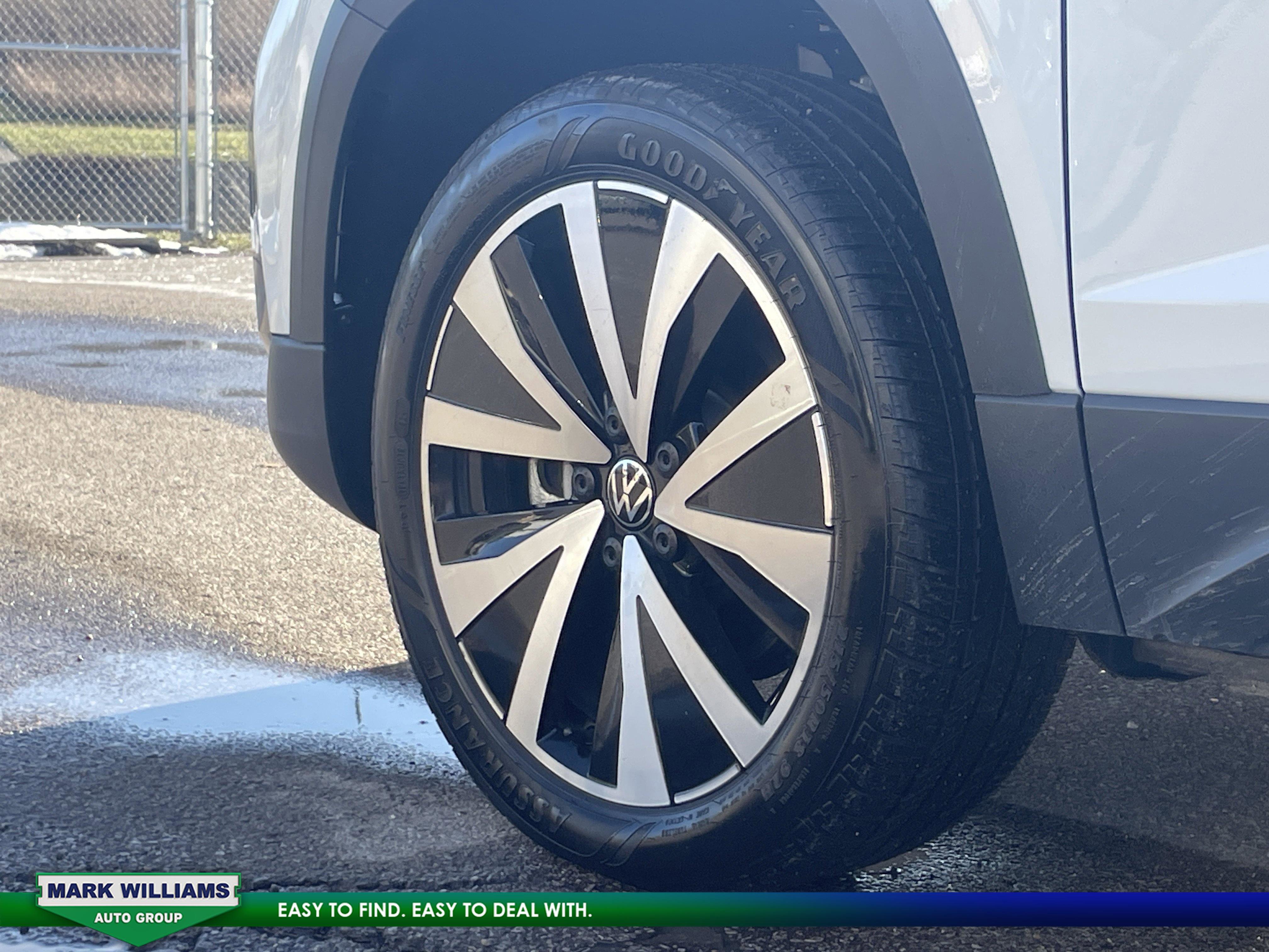 Used 2024 Volkswagen Taos SE image 10