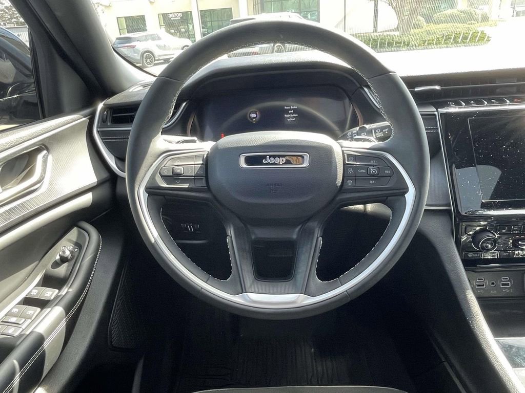 Used 2023 Jeep Grand Cherokee Altitude image 14
