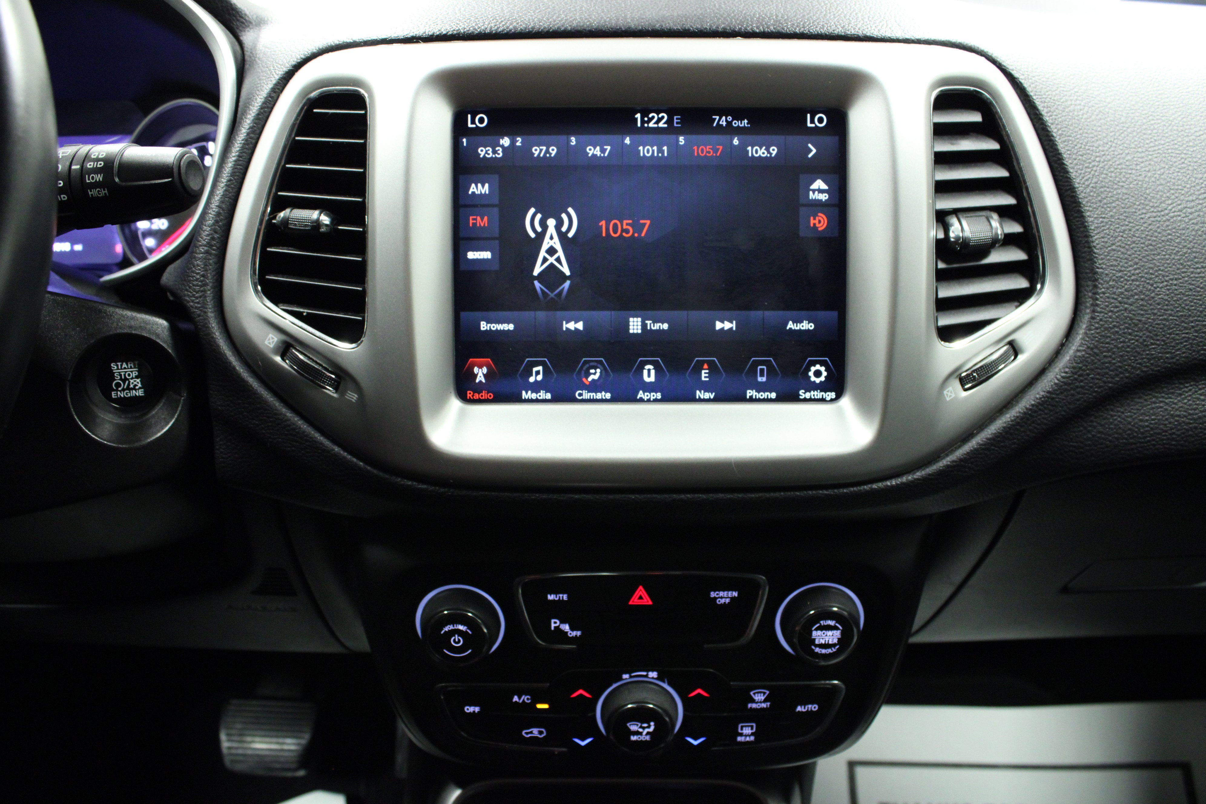 Used 2018 Jeep Compass Latitude w/ Popular Equipment Group FWD image 22