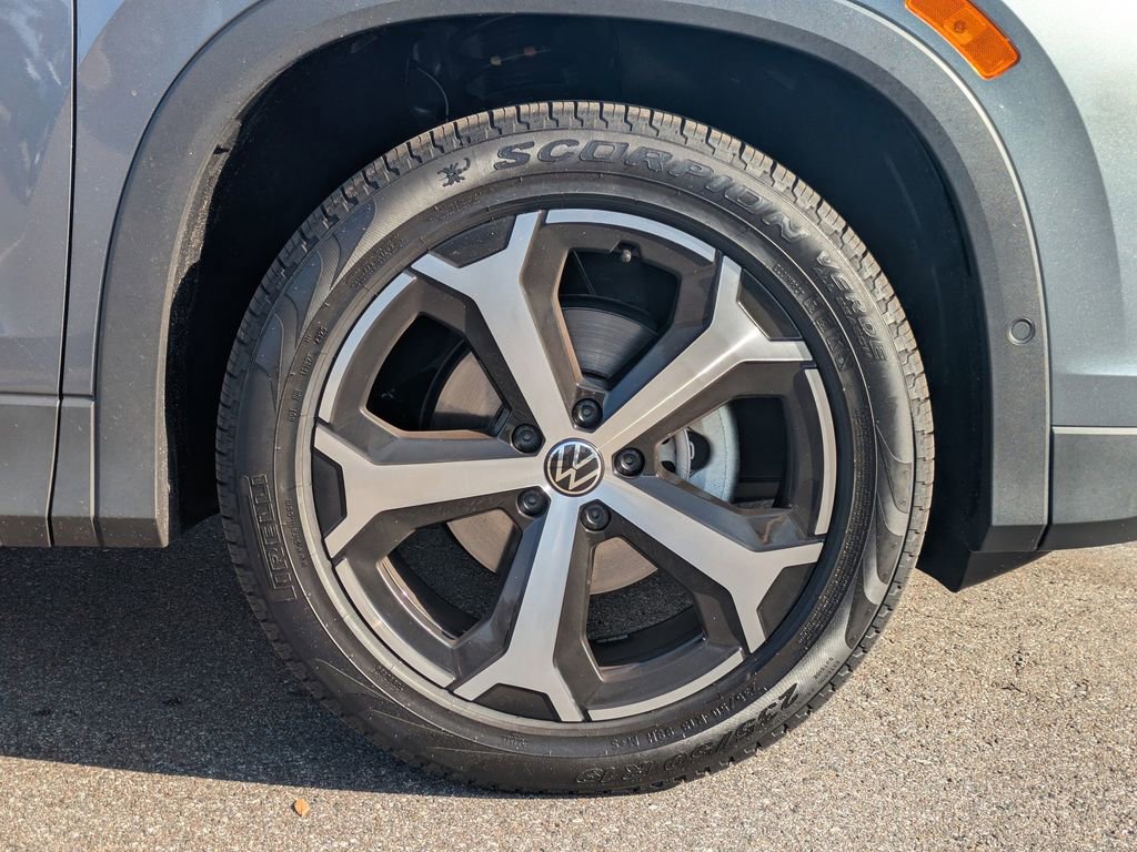 Used 2025 Volkswagen Tiguan SE image 10