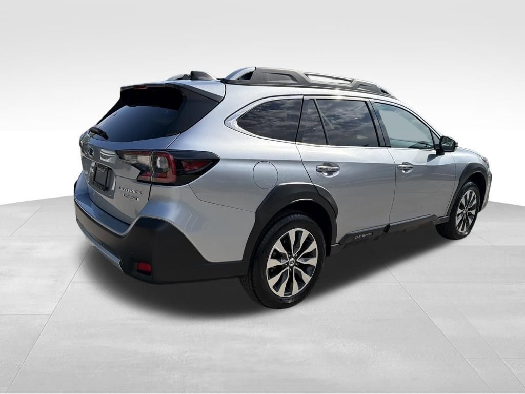 Used 2023 Subaru Outback Touring image 7