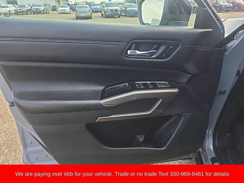 Used 2022 Nissan Pathfinder Platinum AWD/4WD image 10