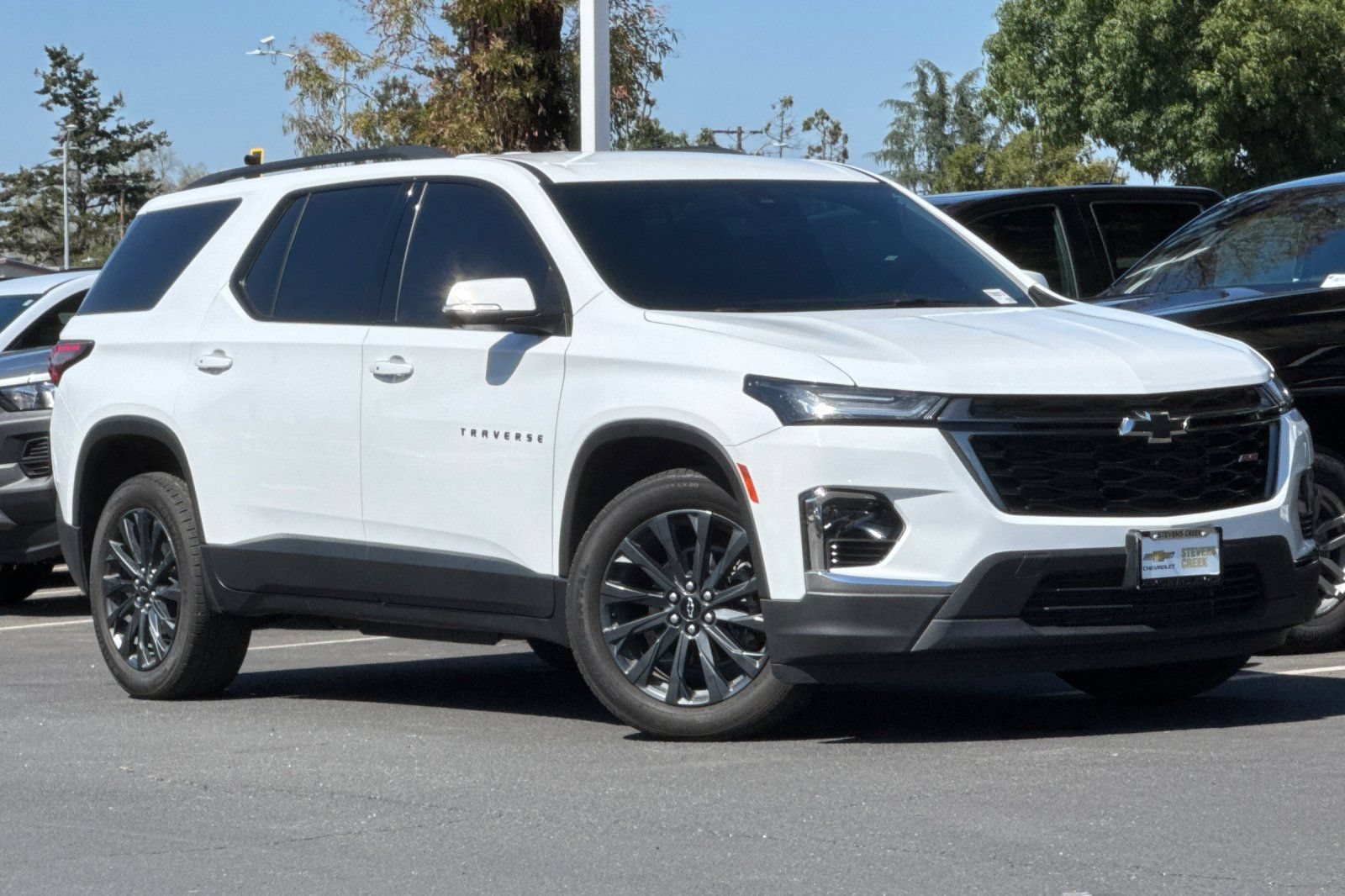 Used 2023 Chevrolet Traverse RS AWD/4WD image 2