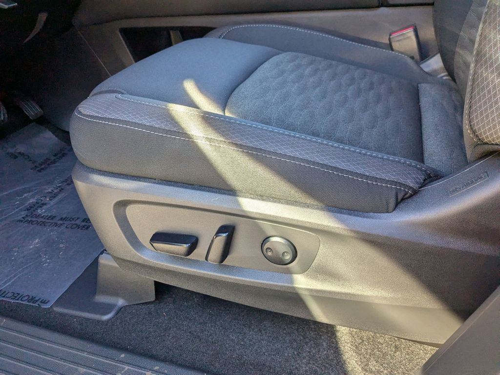 New 2025 Nissan Pathfinder SV image 13