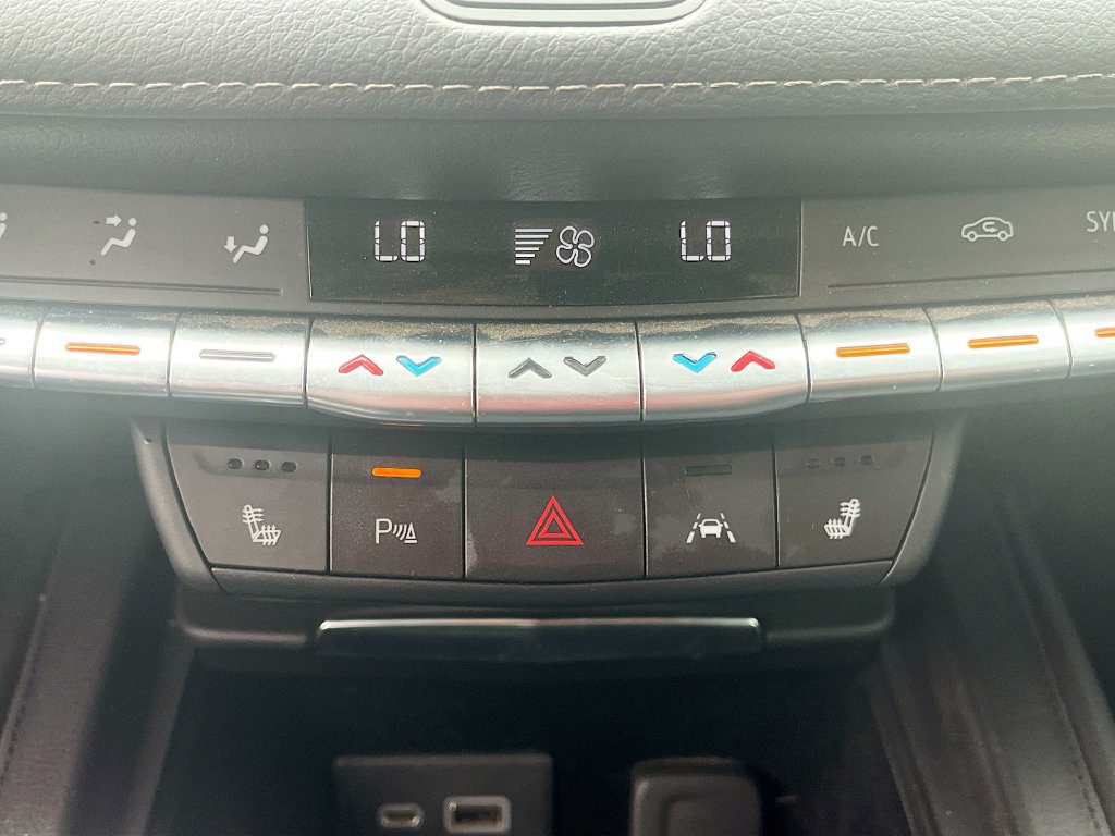 Used 2021 Cadillac XT4 Premium Luxury w/ Technology Package FWD image 19