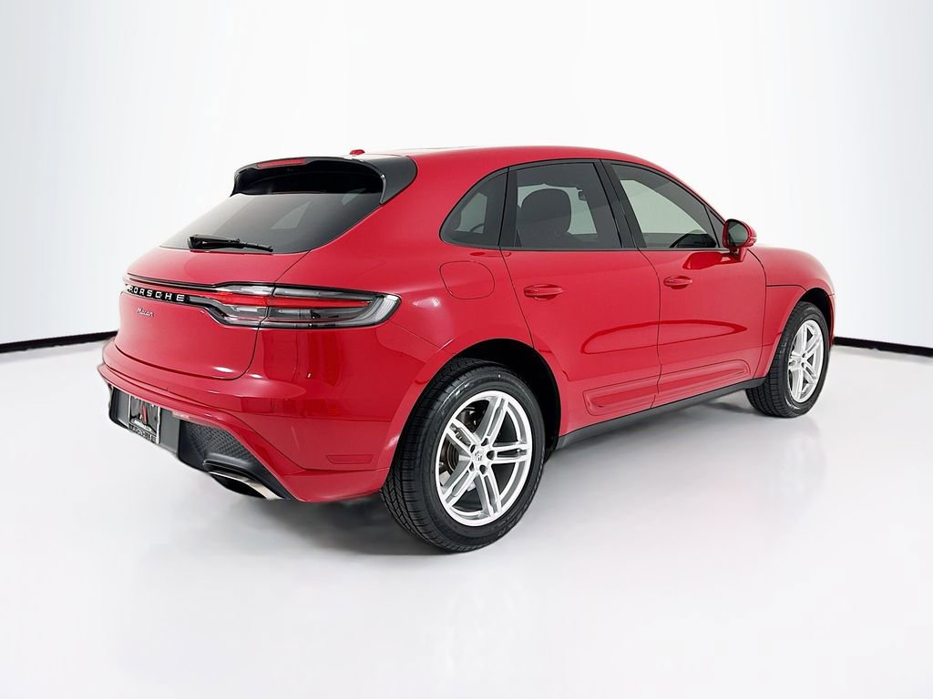 Certified 2025 Porsche Macan AWD/4WD image 9
