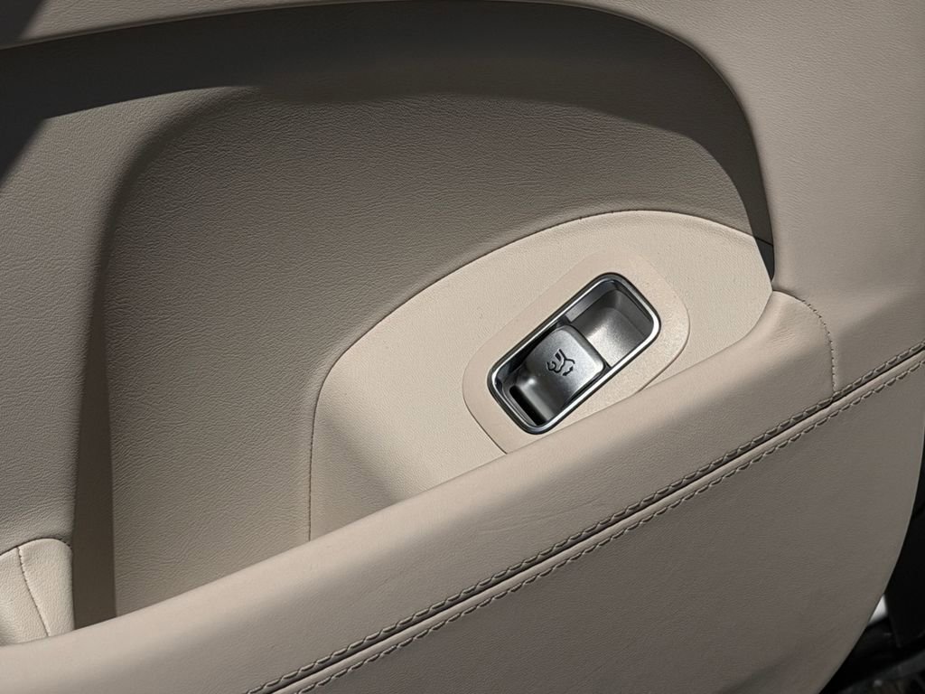 Used 2023 Mercedes-Benz Maybach GLS 600 4MATIC image 16