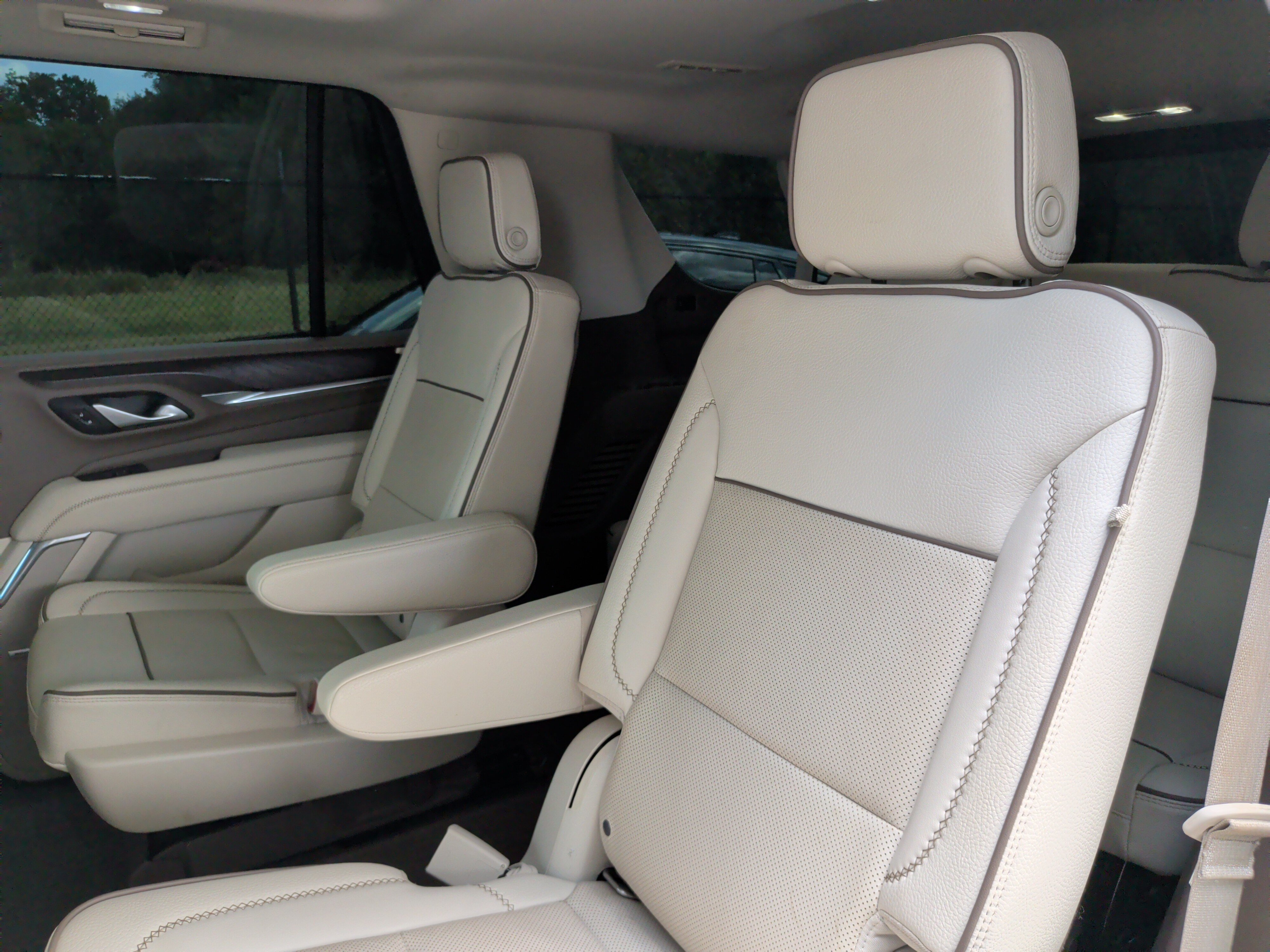 Used 2022 GMC Yukon Denali RWD image 35