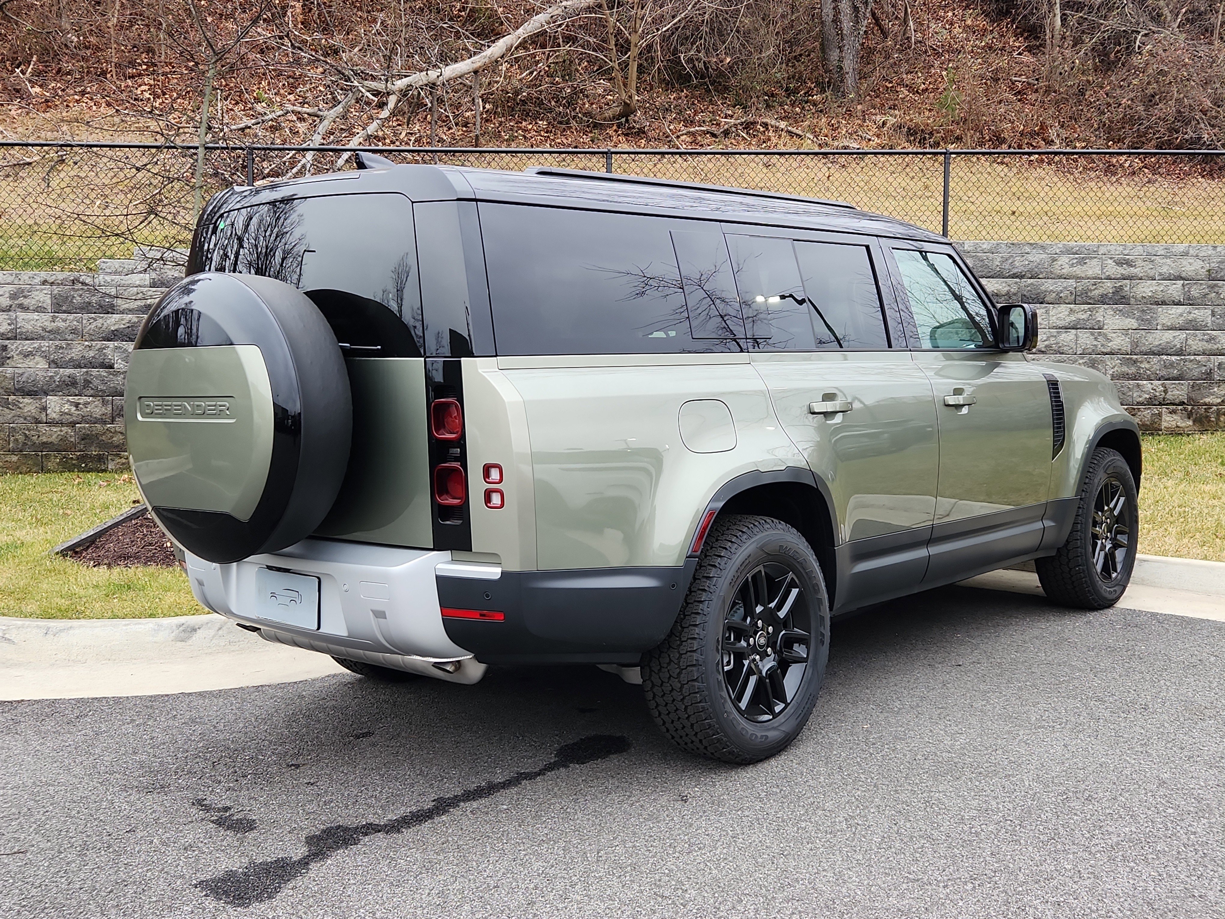 Used 2025 Land Rover Defender 130 S video 2