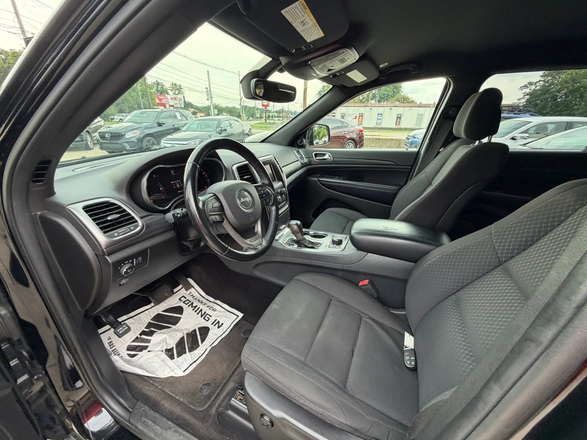 Used 2019 Jeep Grand Cherokee Laredo AWD/4WD image 19