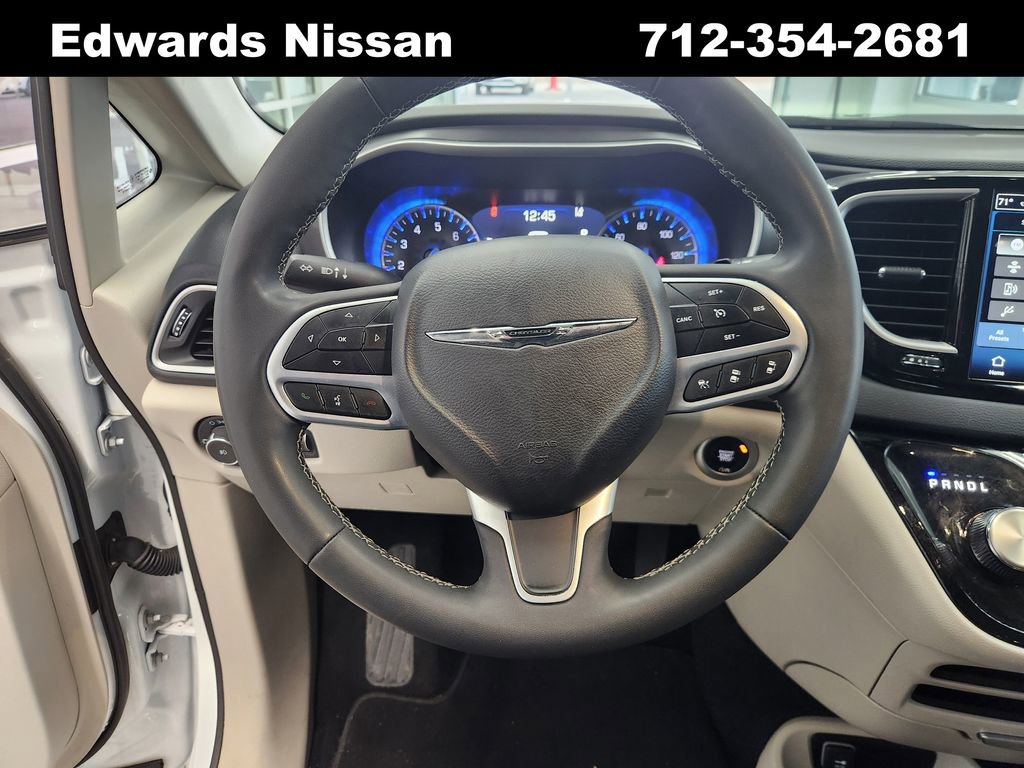 Used 2024 Chrysler Pacifica Touring-L image 23