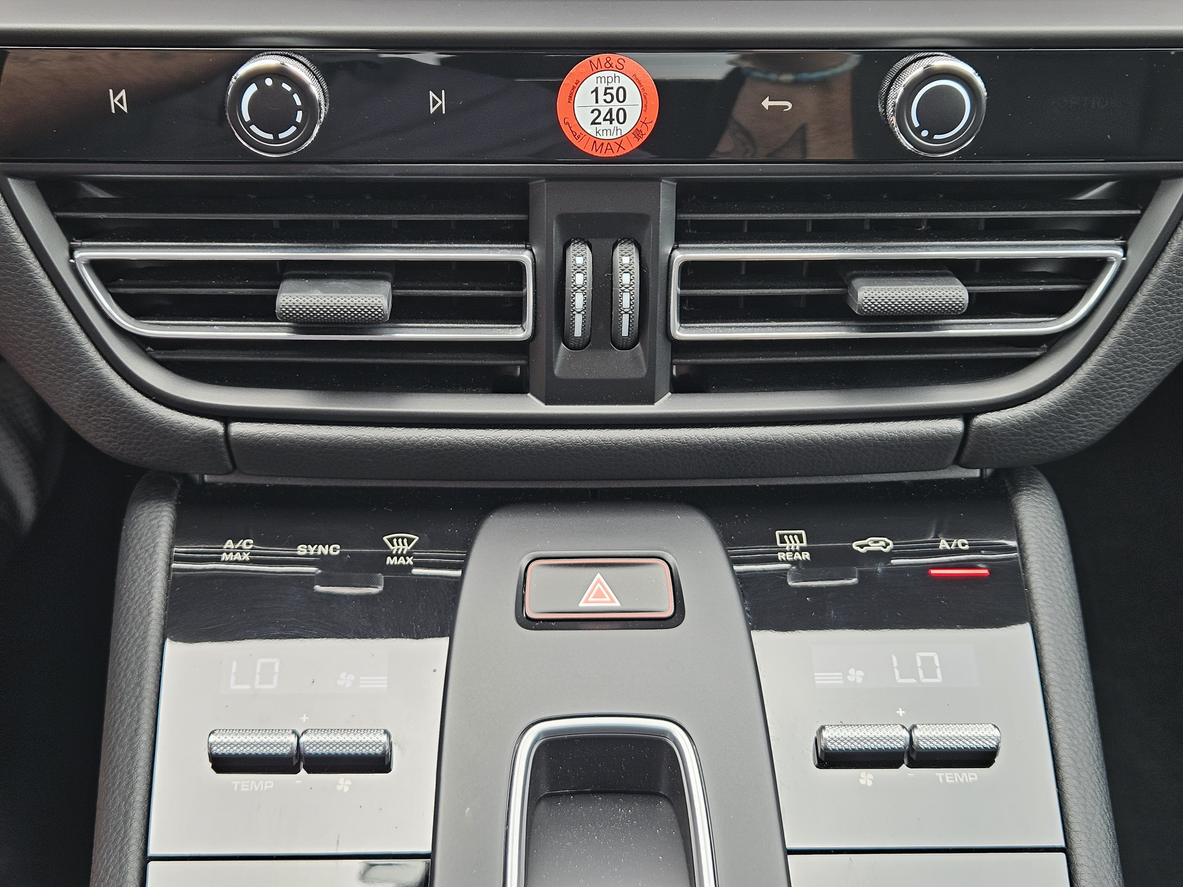 Certified 2026 Porsche Macan AWD/4WD image 19