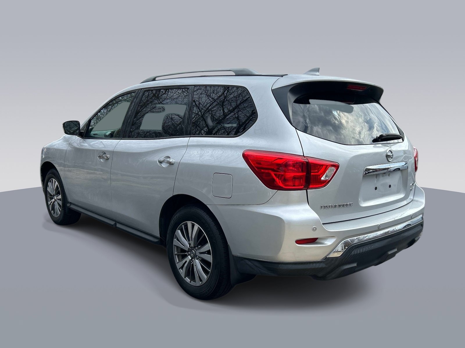 Used 2019 Nissan Pathfinder SV AWD/4WD image 5