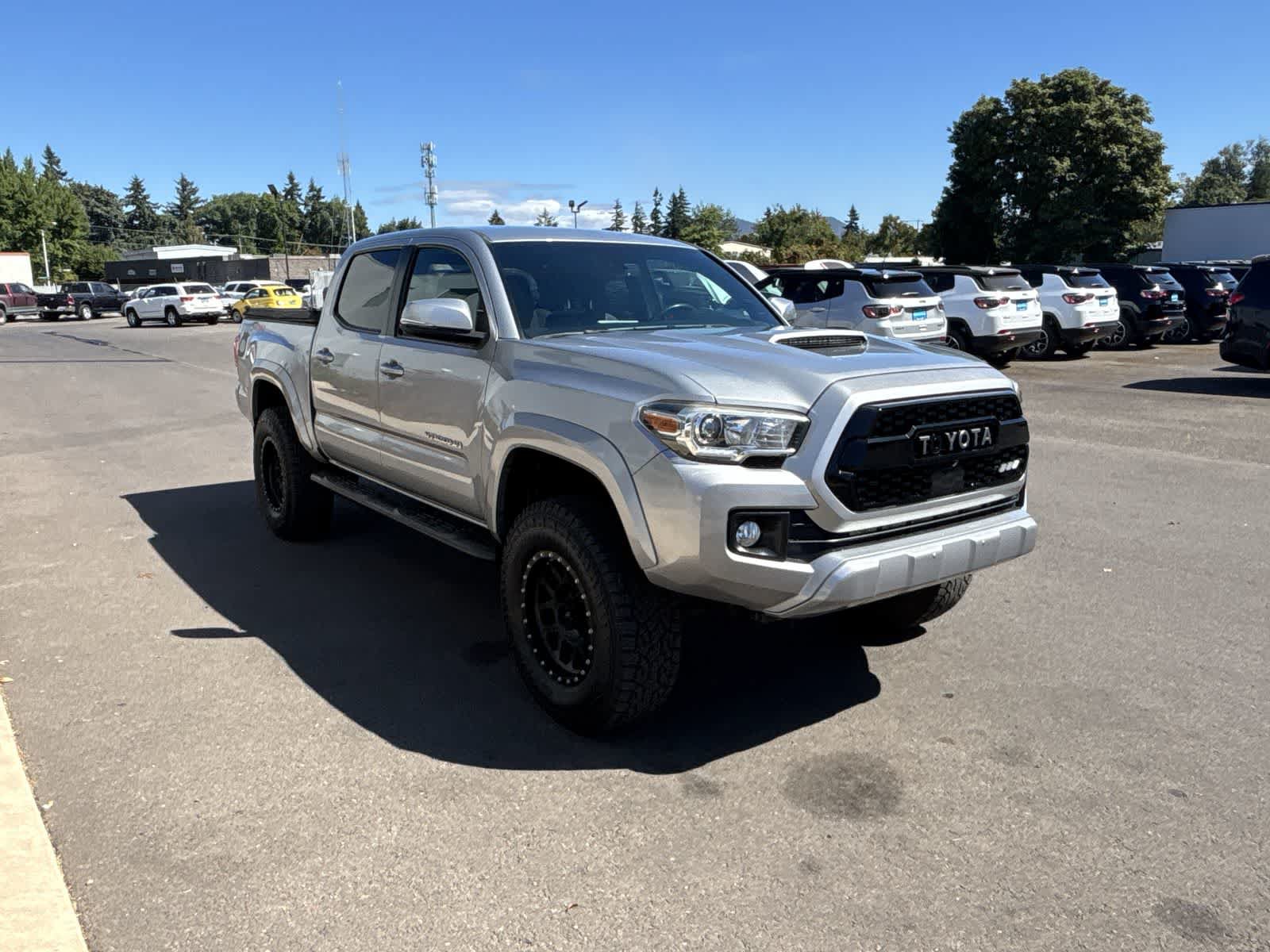 Used 2018 Toyota Tacoma TRD Sport w/ Technology Package AWD/4WD image 7