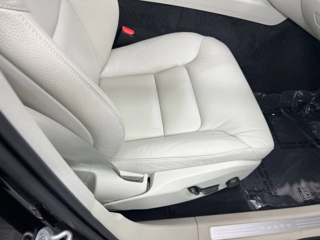Used 2024 Volvo XC60 B5 Core w/ Protection Package Premier AWD/4WD image 24