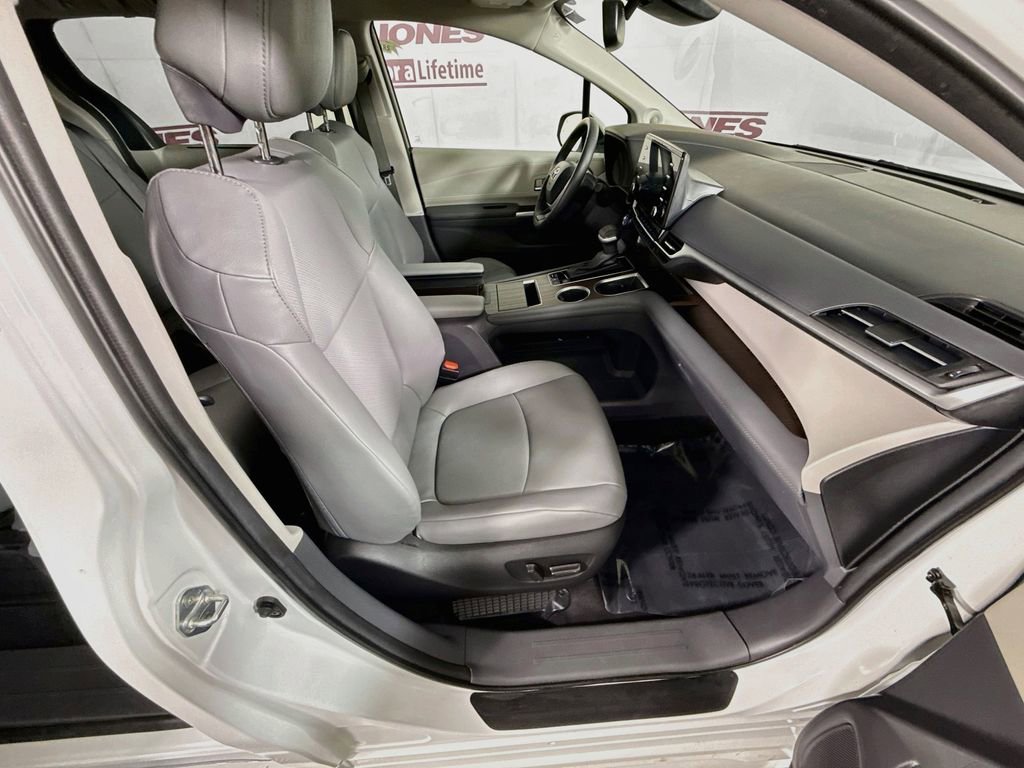 Certified 2024 Toyota Sienna XLE w/ XLE Plus Package AWD/4WD image 35