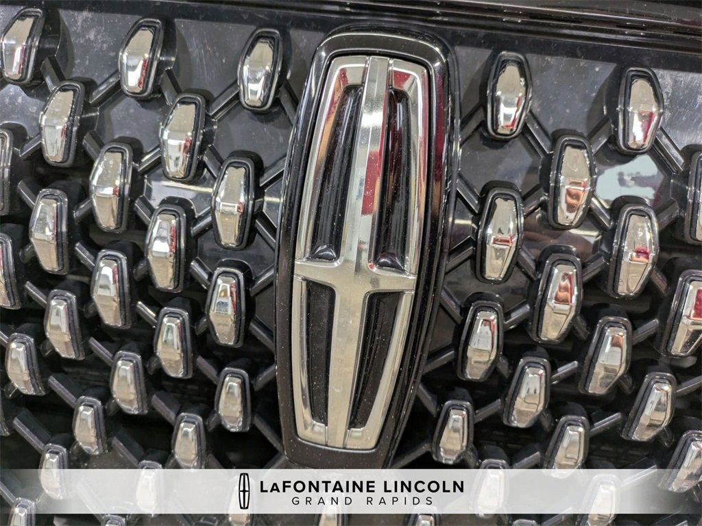 Certified 2025 Lincoln Aviator Black Label image 9