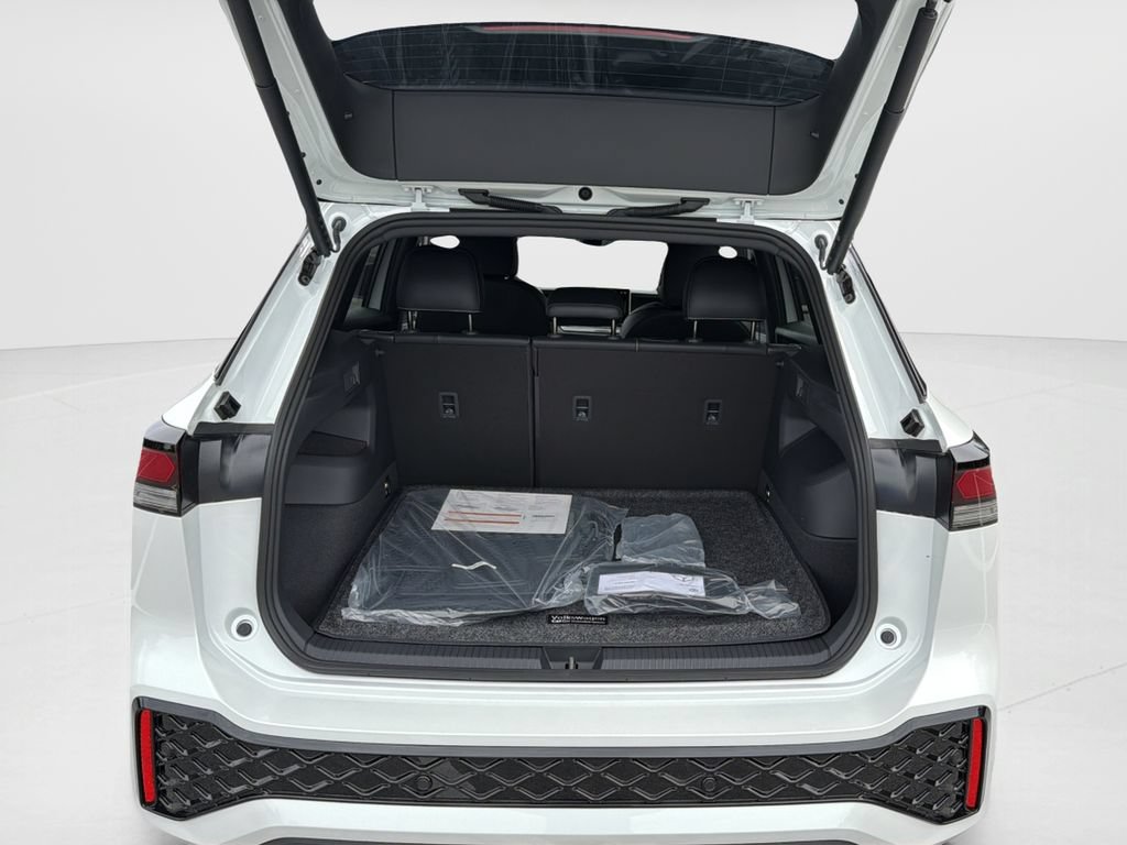 New 2026 Volkswagen Tiguan SE R-Line FWD image 32
