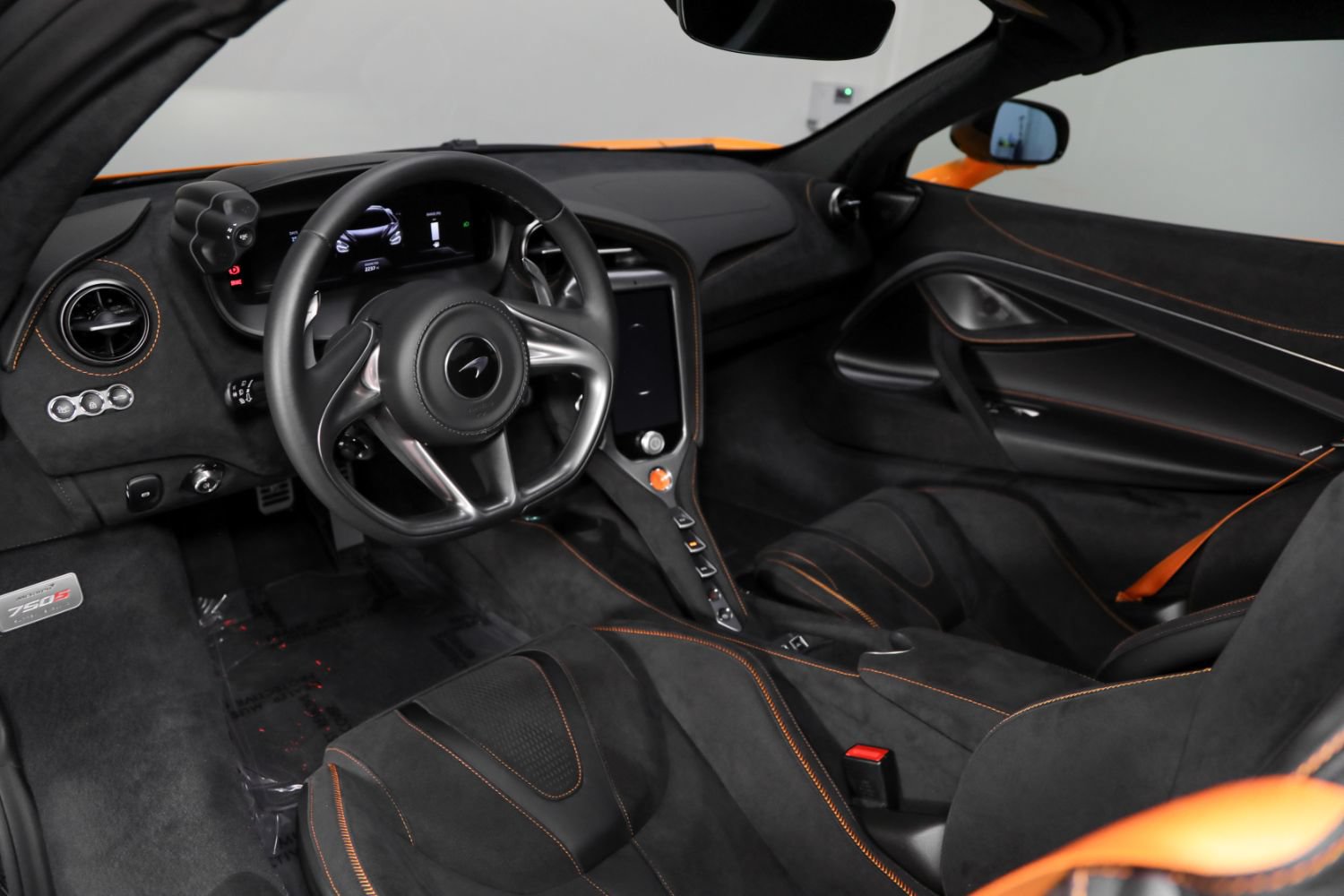 Used 2026 McLaren 750S Spider RWD image 39