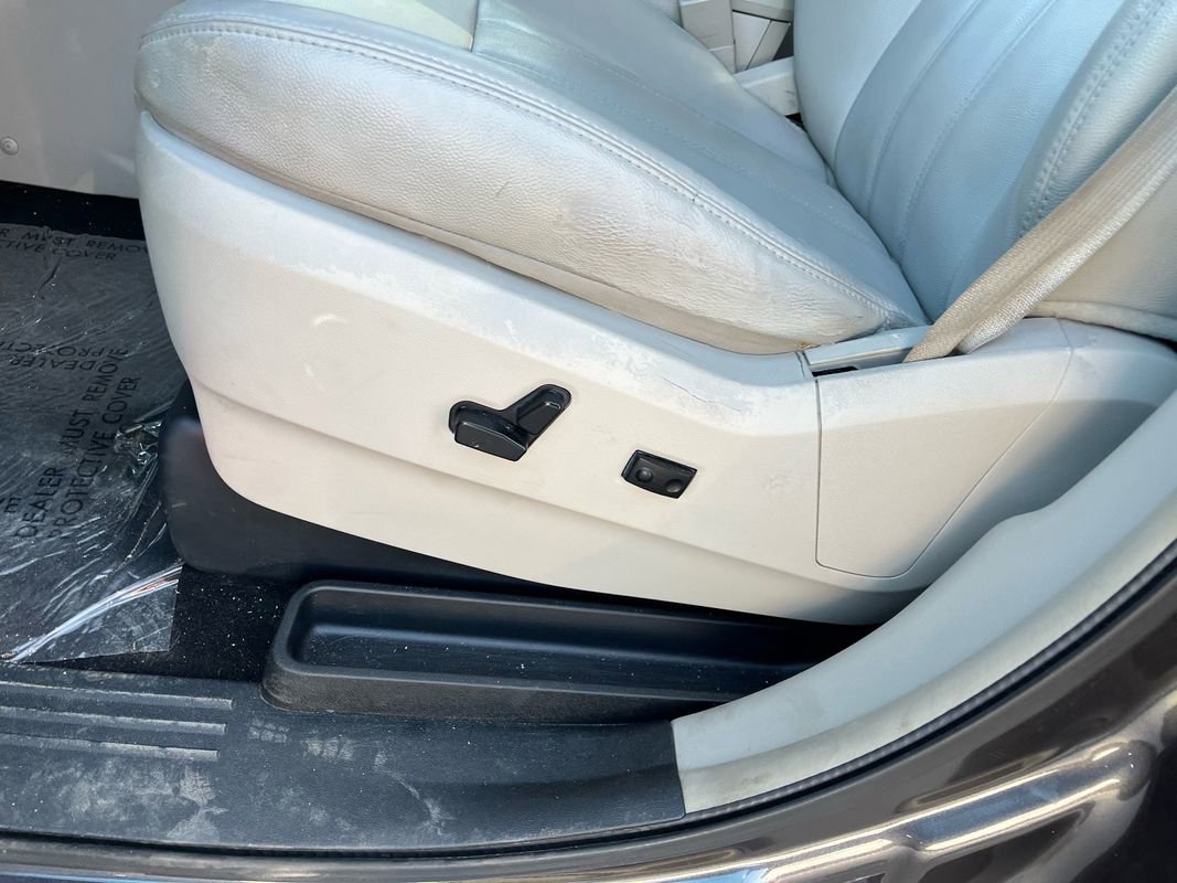 Used 2016 Chrysler Town & Country Touring image 11