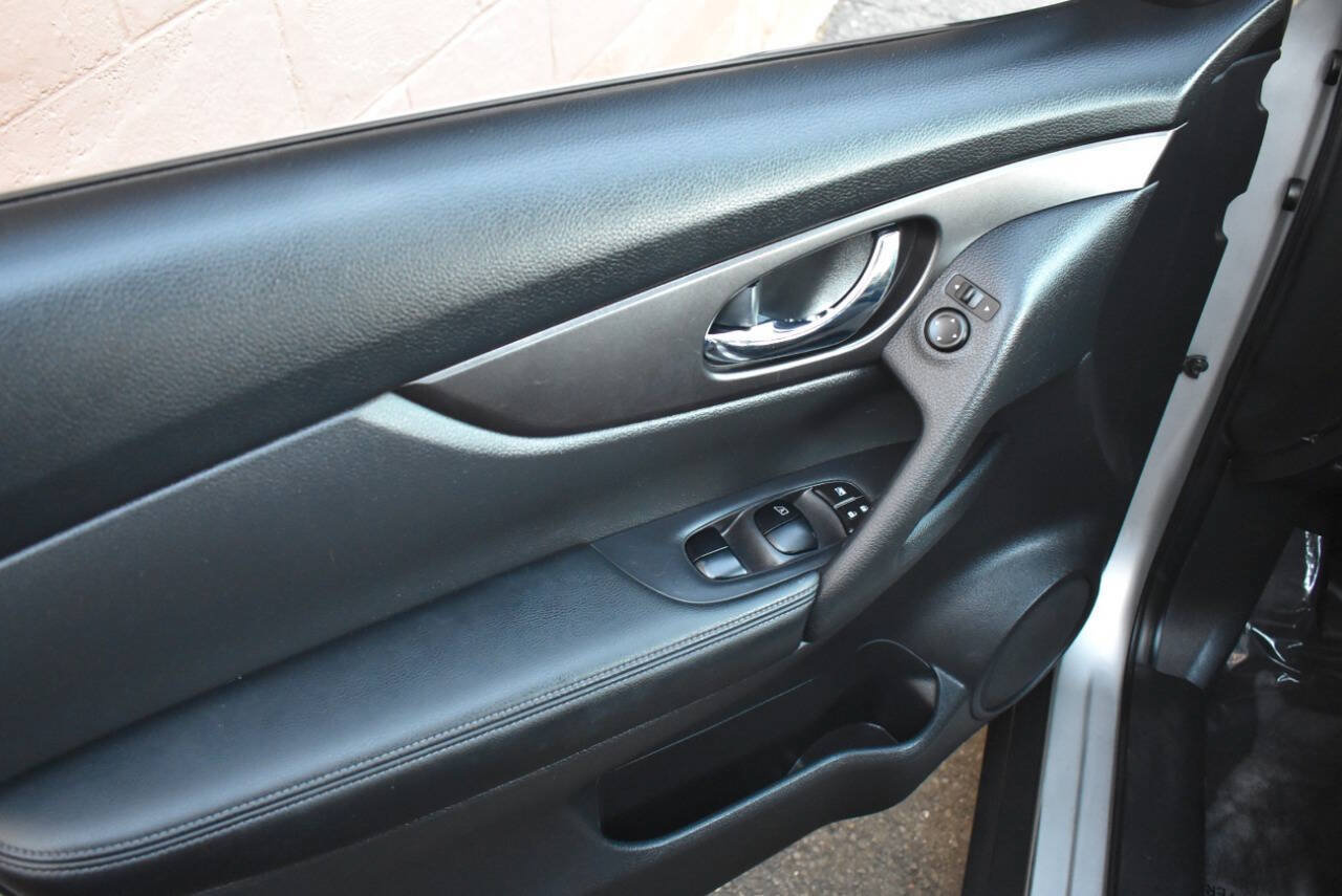 Used 2015 Nissan Rogue SV AWD/4WD image 30
