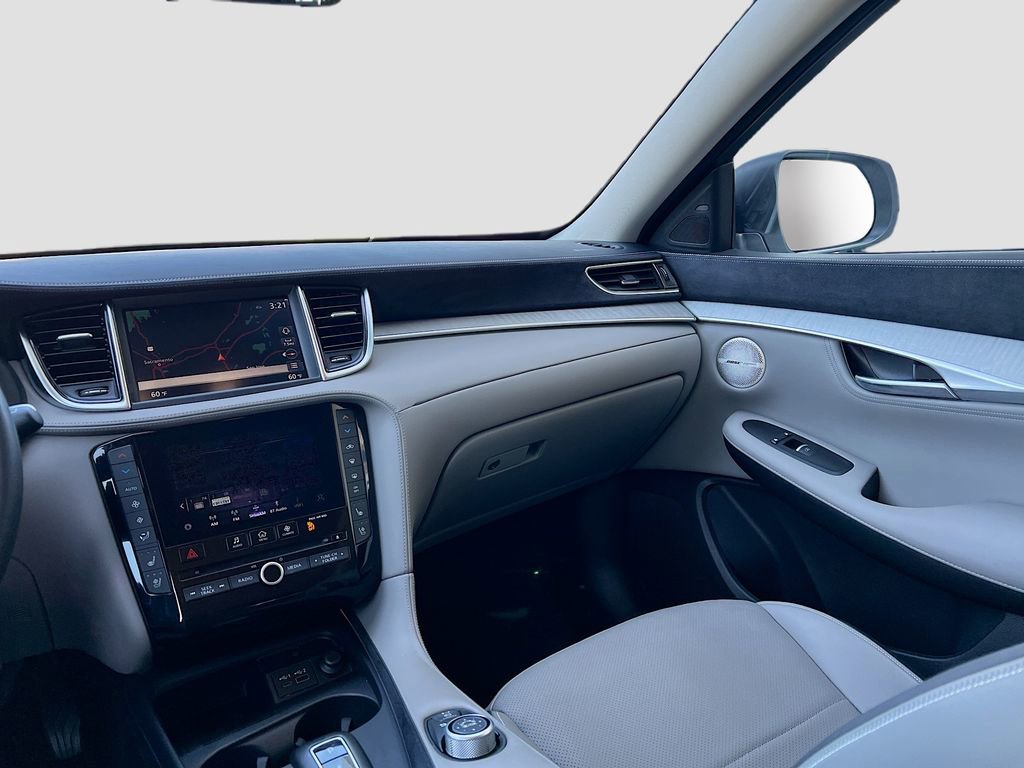 Used 2023 INFINITI QX50 Sensory image 25