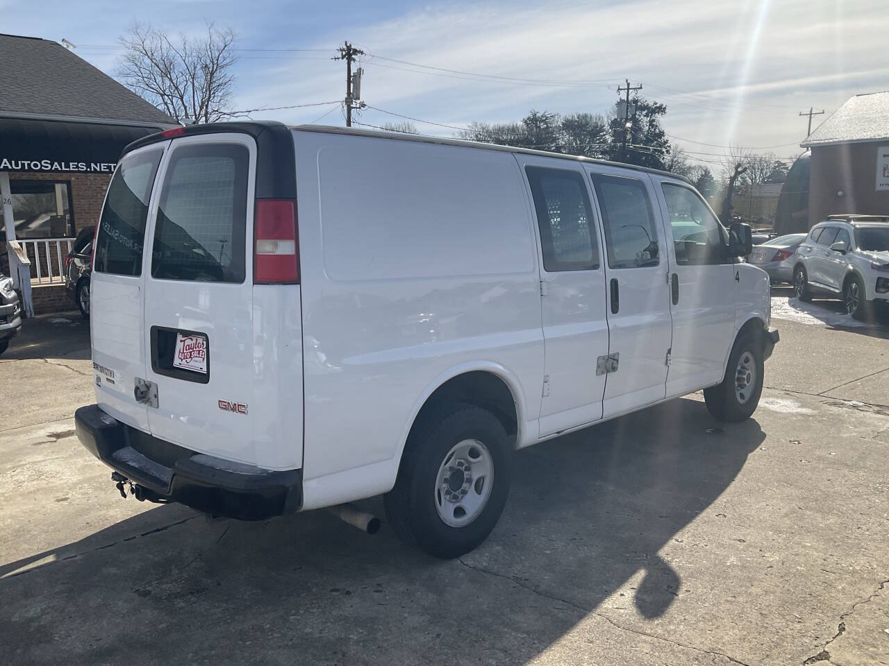 Used 2015 GMC Savana 2500 RWD image 3