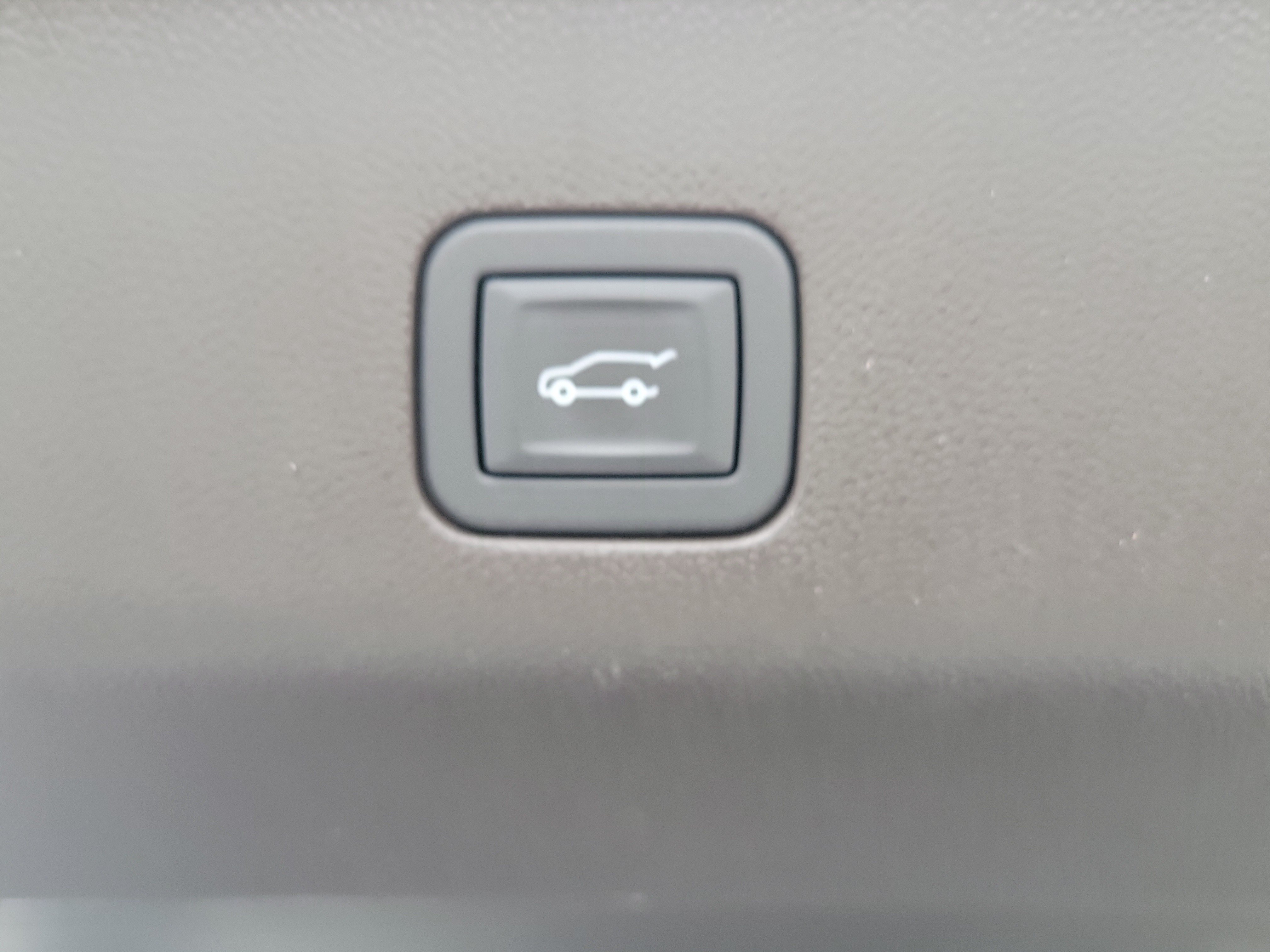 Used 2024 GMC Yukon XL SLT w/ SLT Luxury Package AWD/4WD image 9