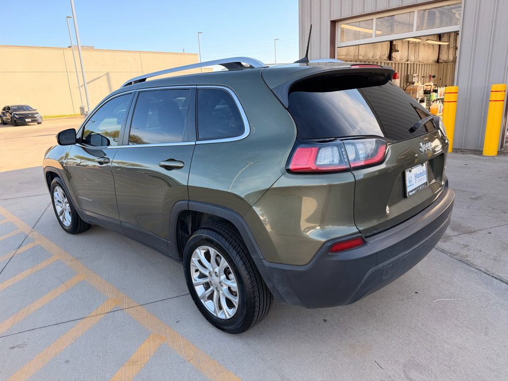 Used 2019 Jeep Cherokee Latitude w/ Popular Appearance Group image 6