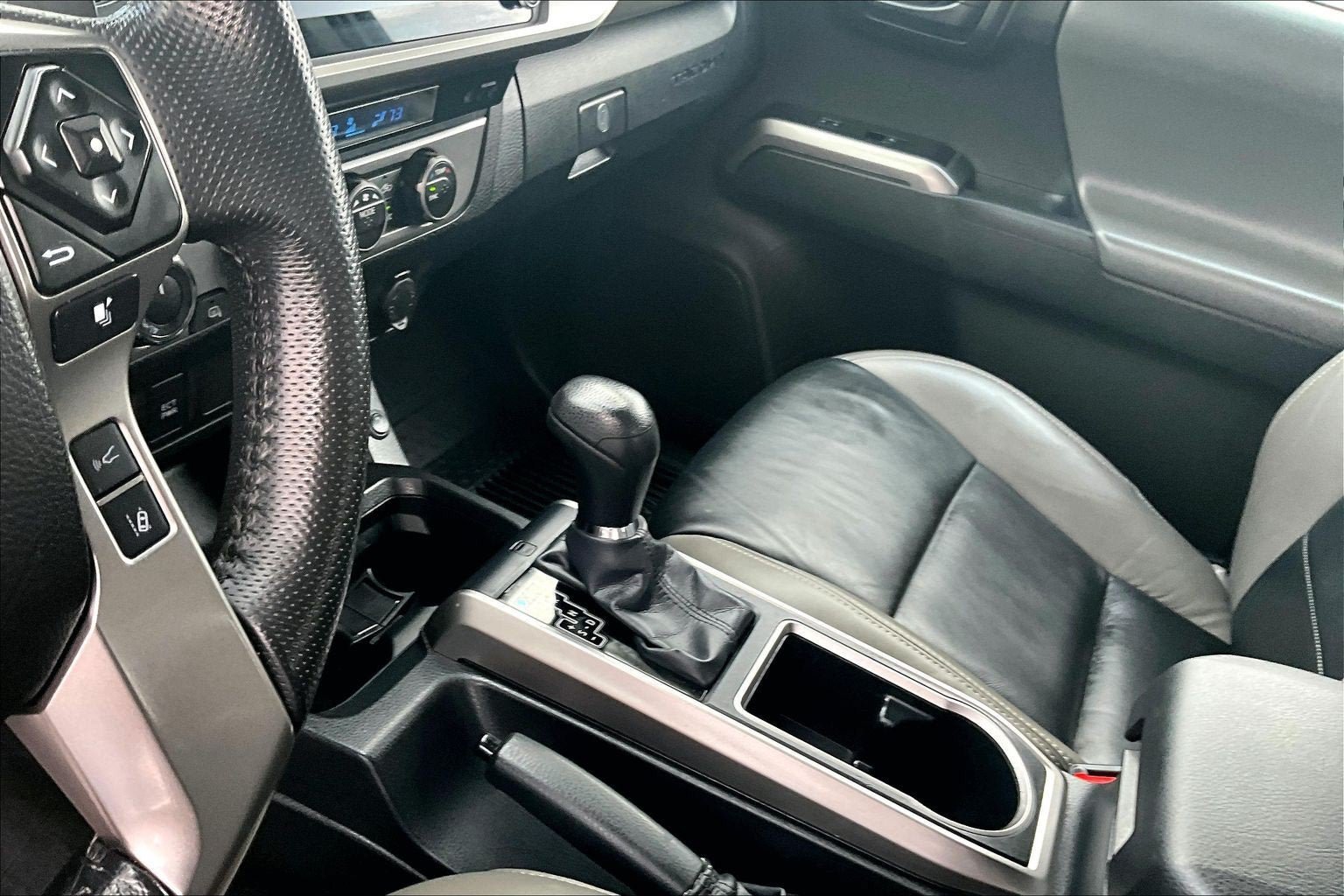 Used 2022 Toyota Tacoma SR5 AWD/4WD image 16