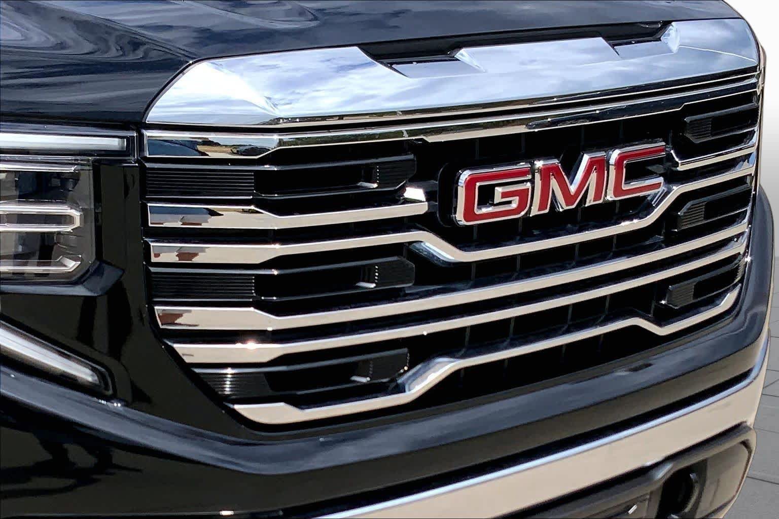 Used 2024 GMC Sierra 1500 SLT AWD/4WD image 29
