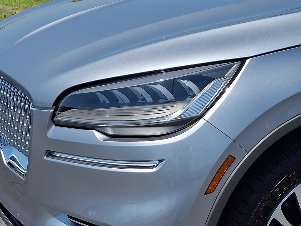 Certified 2023 Lincoln Aviator Reserve w/ Elements Package Plus AWD/4WD image 9