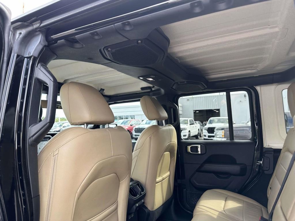 Used 2018 Jeep Wrangler Unlimited Sahara image 17