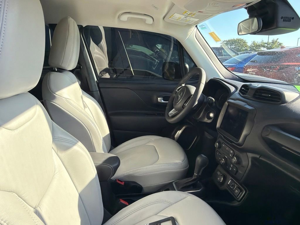 Used 2023 Jeep Renegade Latitude AWD/4WD image 3
