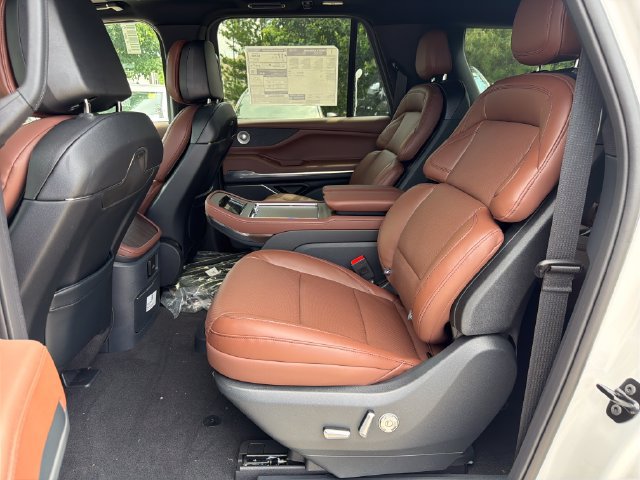 New 2026 Lincoln Navigator L Reserve AWD/4WD image 15