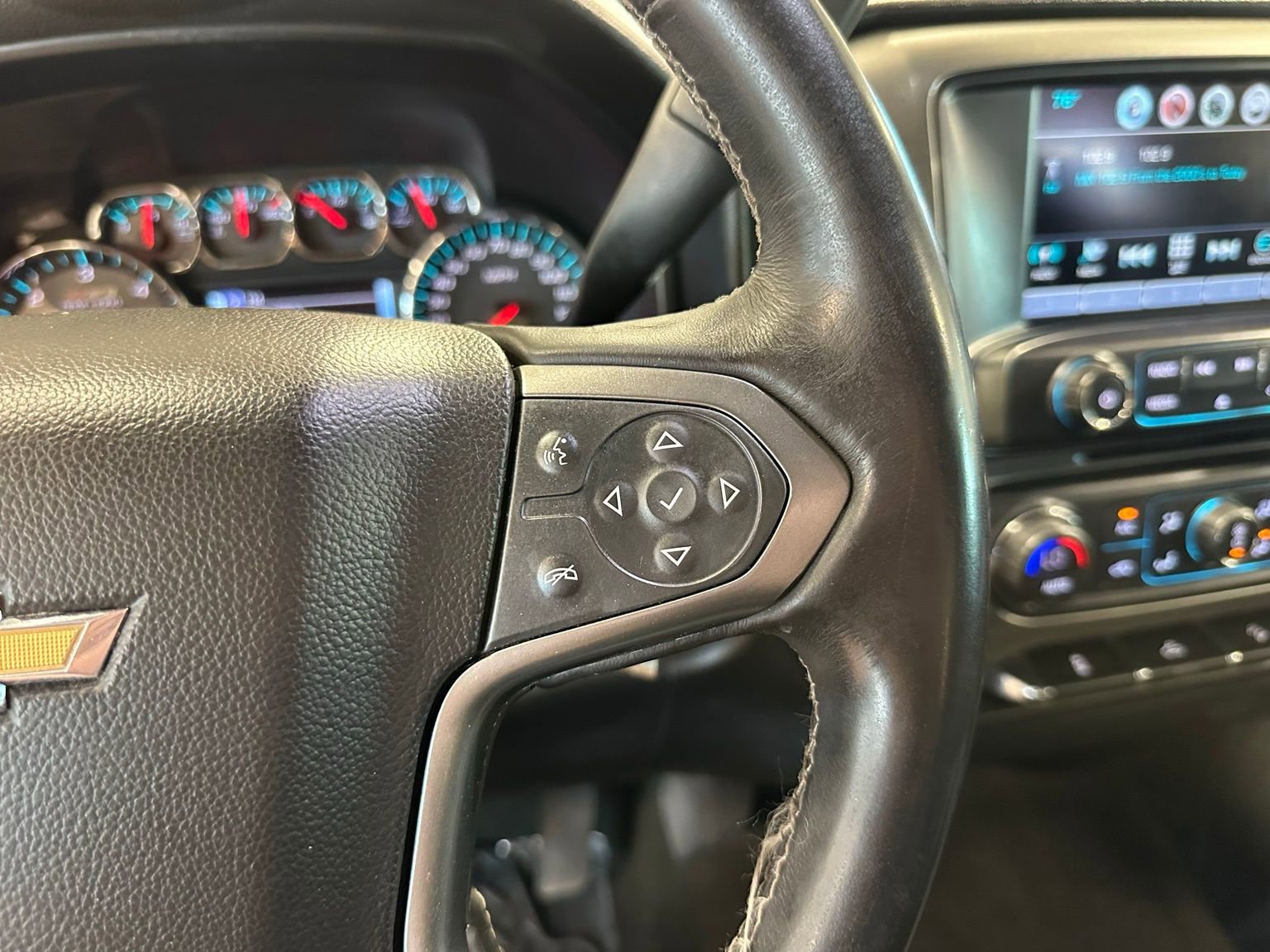 Used 2018 Chevrolet Silverado 1500 LT w/ All Star Edition image 18