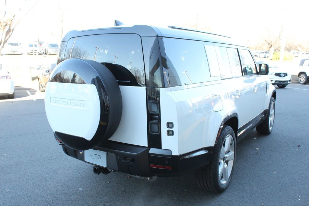 New 2026 Land Rover Defender 130 X-Dynamic SE image 2