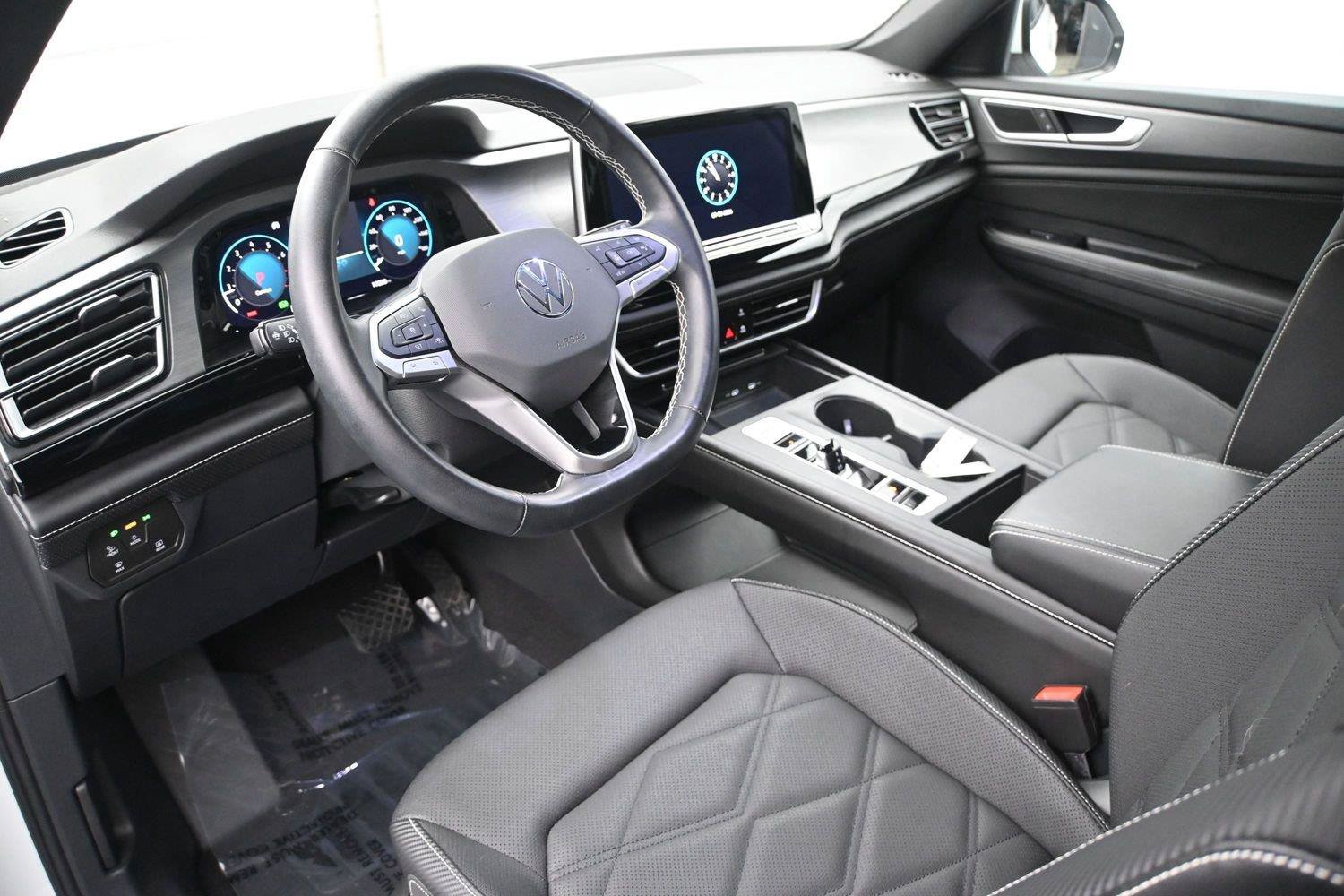 Used 2024 Volkswagen Atlas Cross Sport SE AWD/4WD image 2