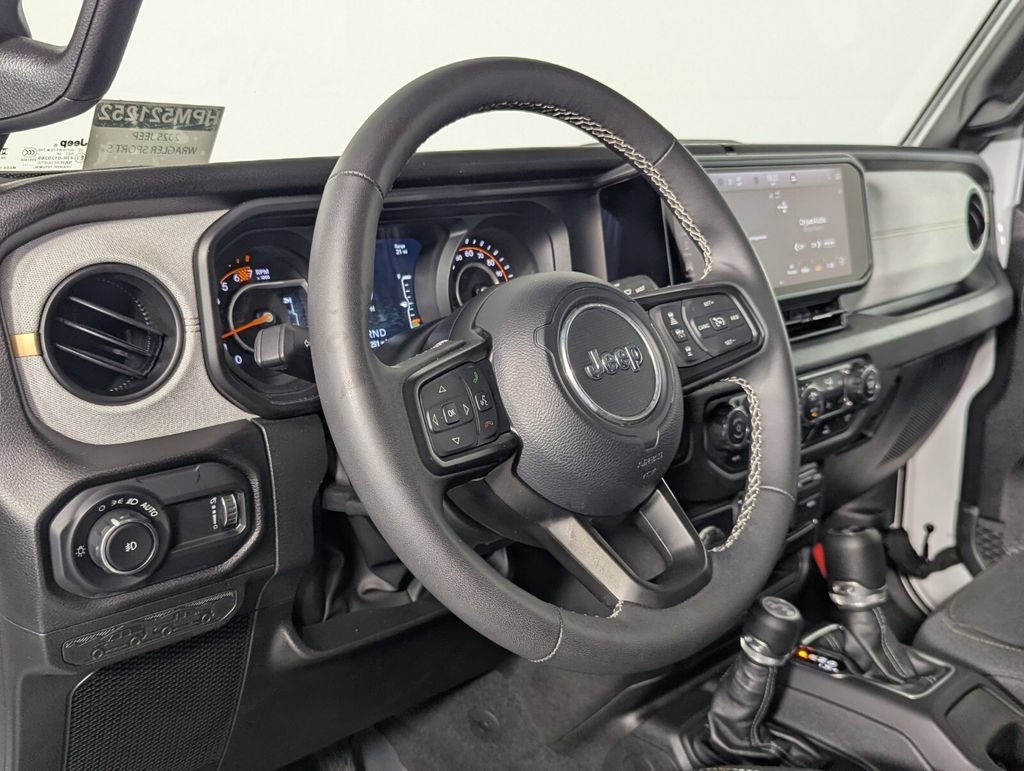 Used 2025 Jeep Wrangler Unlimited Sport AWD/4WD image 12