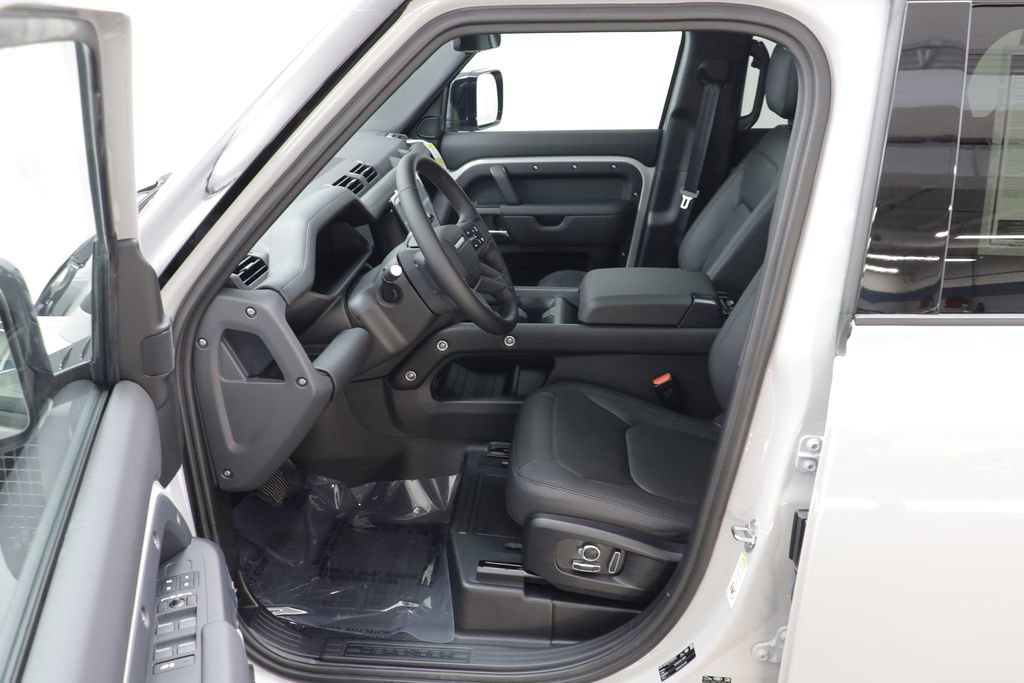 New 2026 Land Rover Defender 130 X-Dynamic SE image 7