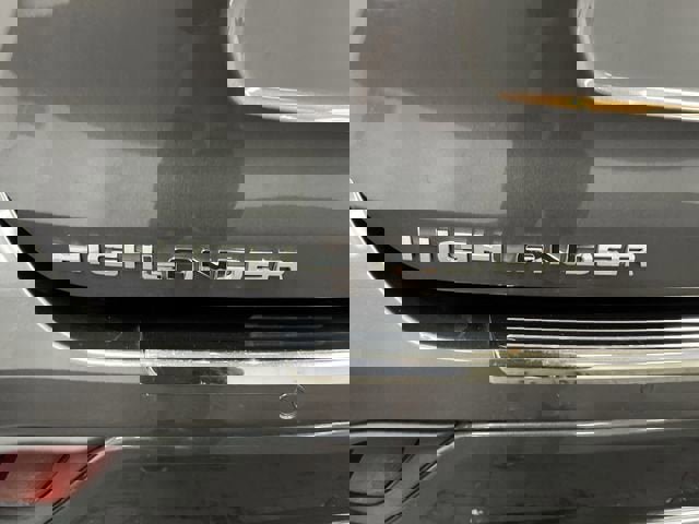 Used 2024 Toyota Highlander Limited image 32