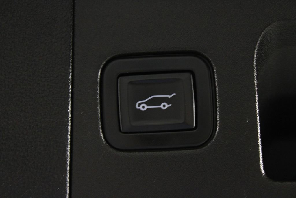 Used 2018 Cadillac XT5 FWD w/ LPO, Wheel Lock Package image 17