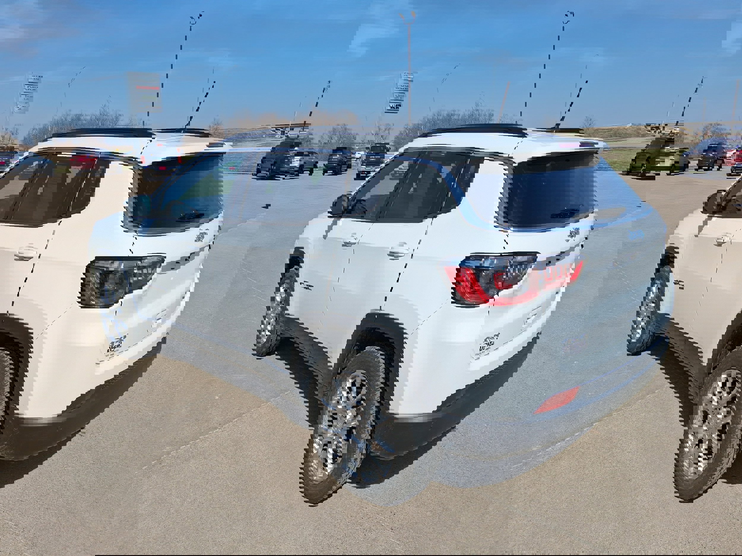 Used 2024 Jeep Compass Latitude image 4