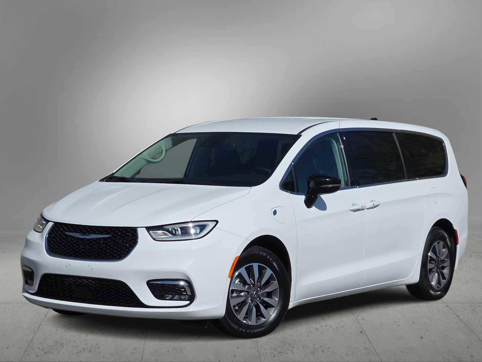 Used 2024 Chrysler Pacifica Select